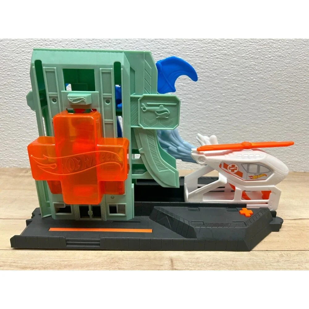 2019 Mattel Hot Wheels Bat Blitz Hospital Atack W/ Helicopter Play Set Only